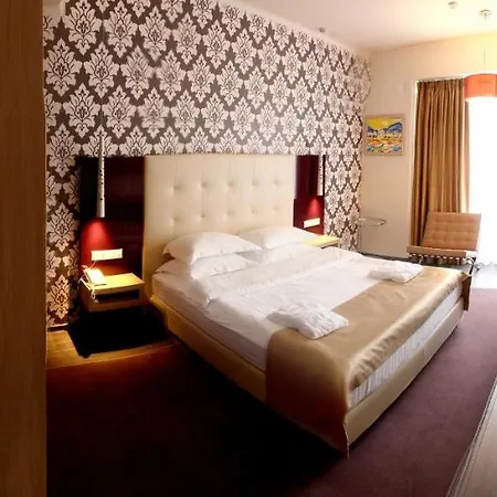 Pushcha Congress Hotel 3*